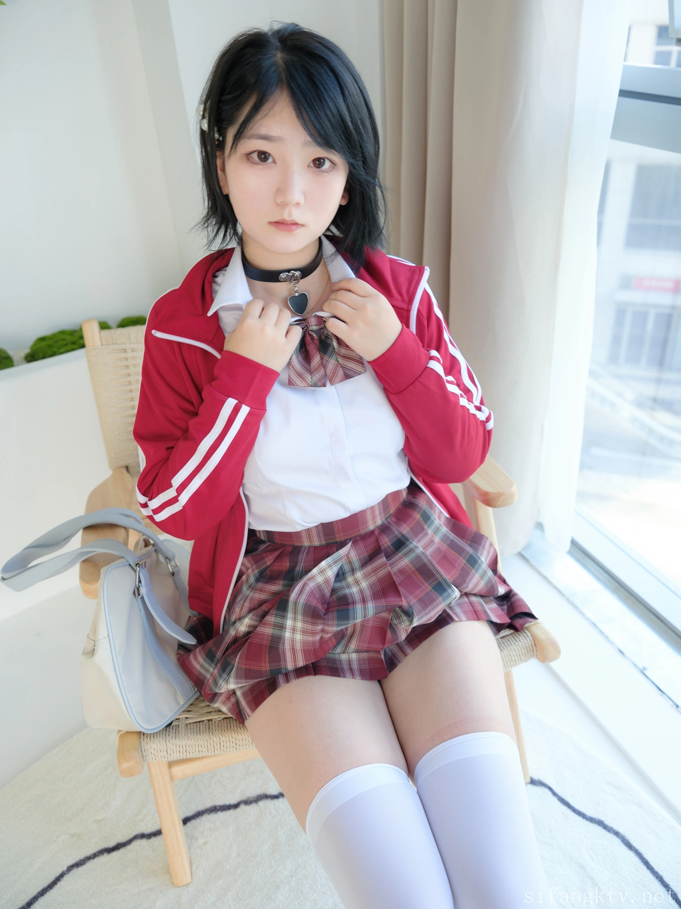 Cosplay Lin Shuci 林书辞 – 制服娃娃脸可爱双马尾粉嫩肥美