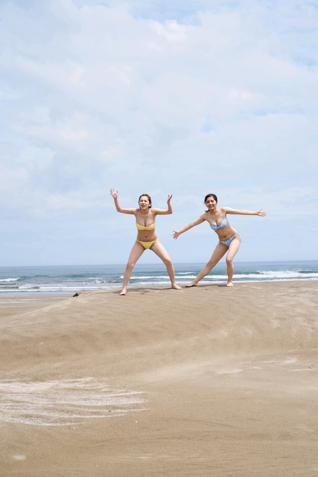 都丸紗也華＆亜華梨, FLASHデジタルフォトブック 「奇跡の姉妹・初共演」 Set.02