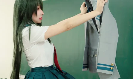 cosplay-慕慕momo-–-剎那-setsuna-+-蛙吹梅雨-學生服-asui-tsuyu