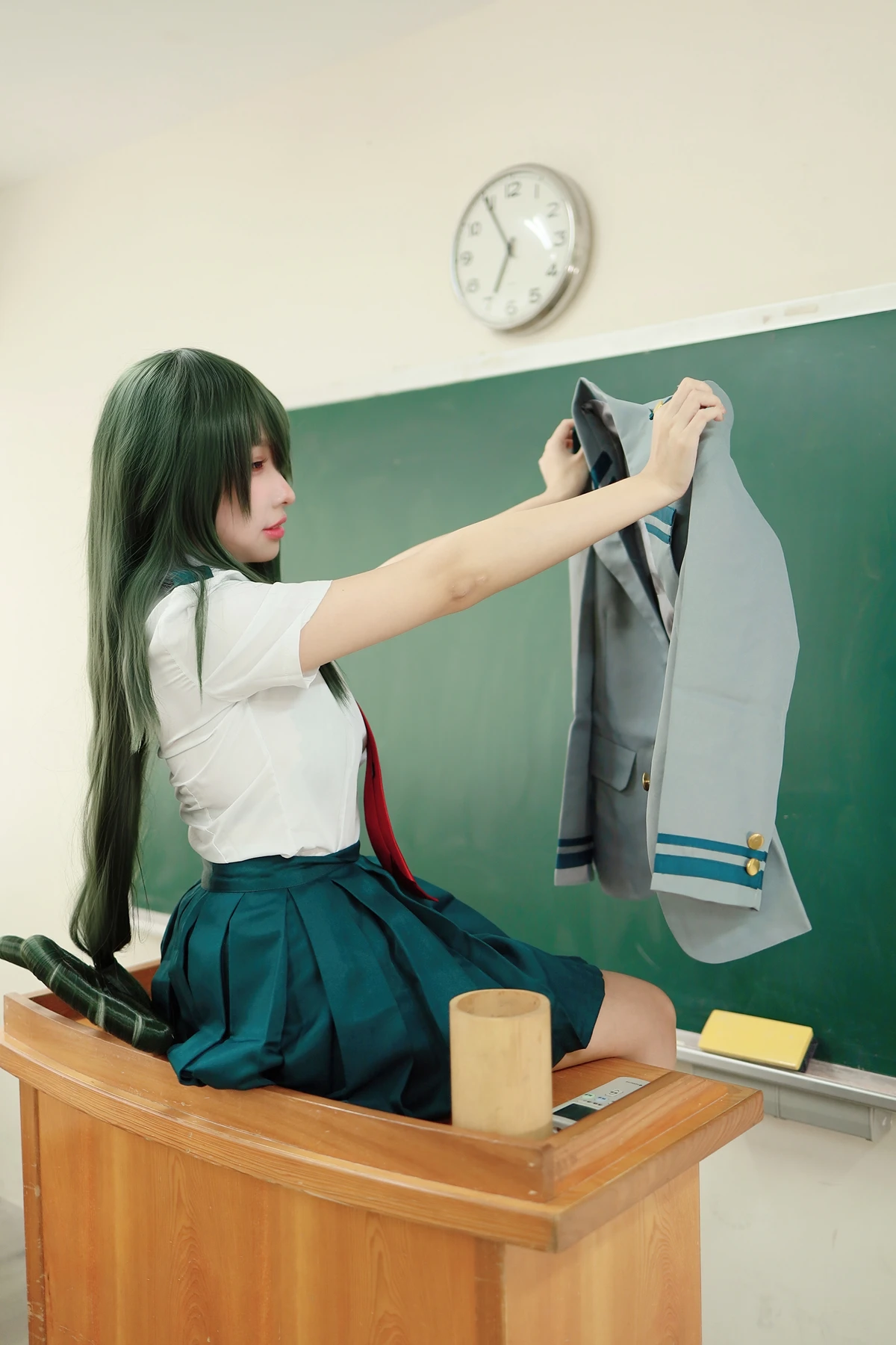 Cosplay 慕慕Momo – 剎那 Setsuna + 蛙吹梅雨 學生服 Asui Tsuyu