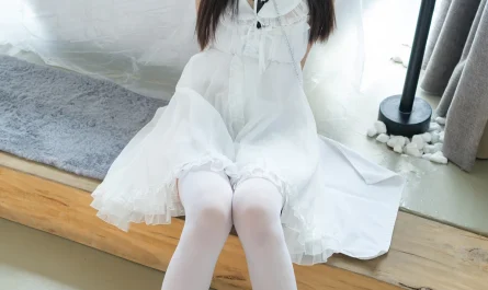 cosplay-稚乖画册-–-赤西夜夜-初音少女水手服