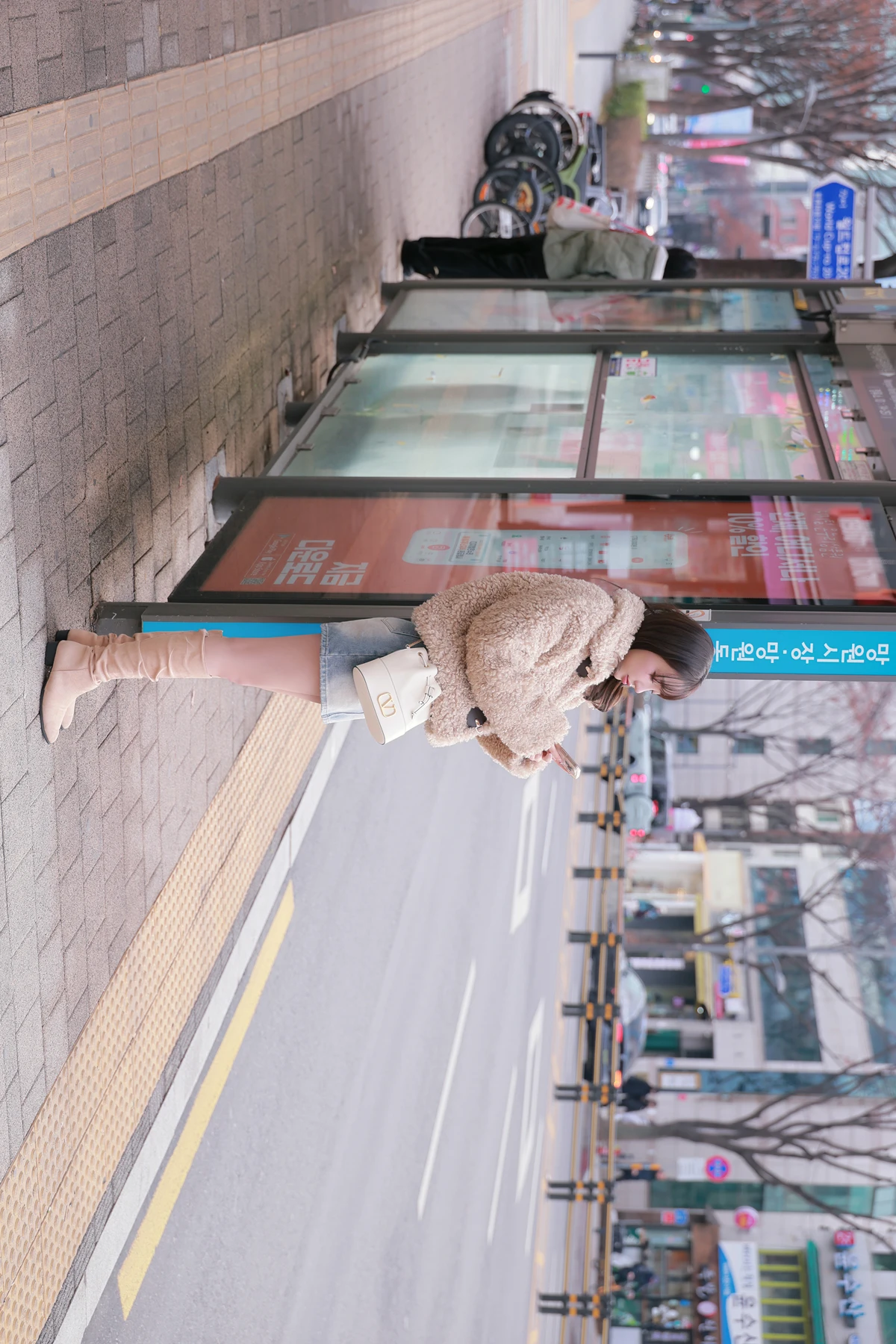 Son Yeeun 손예은, Photobook 「2025 X-Mas Offline」 Set.01