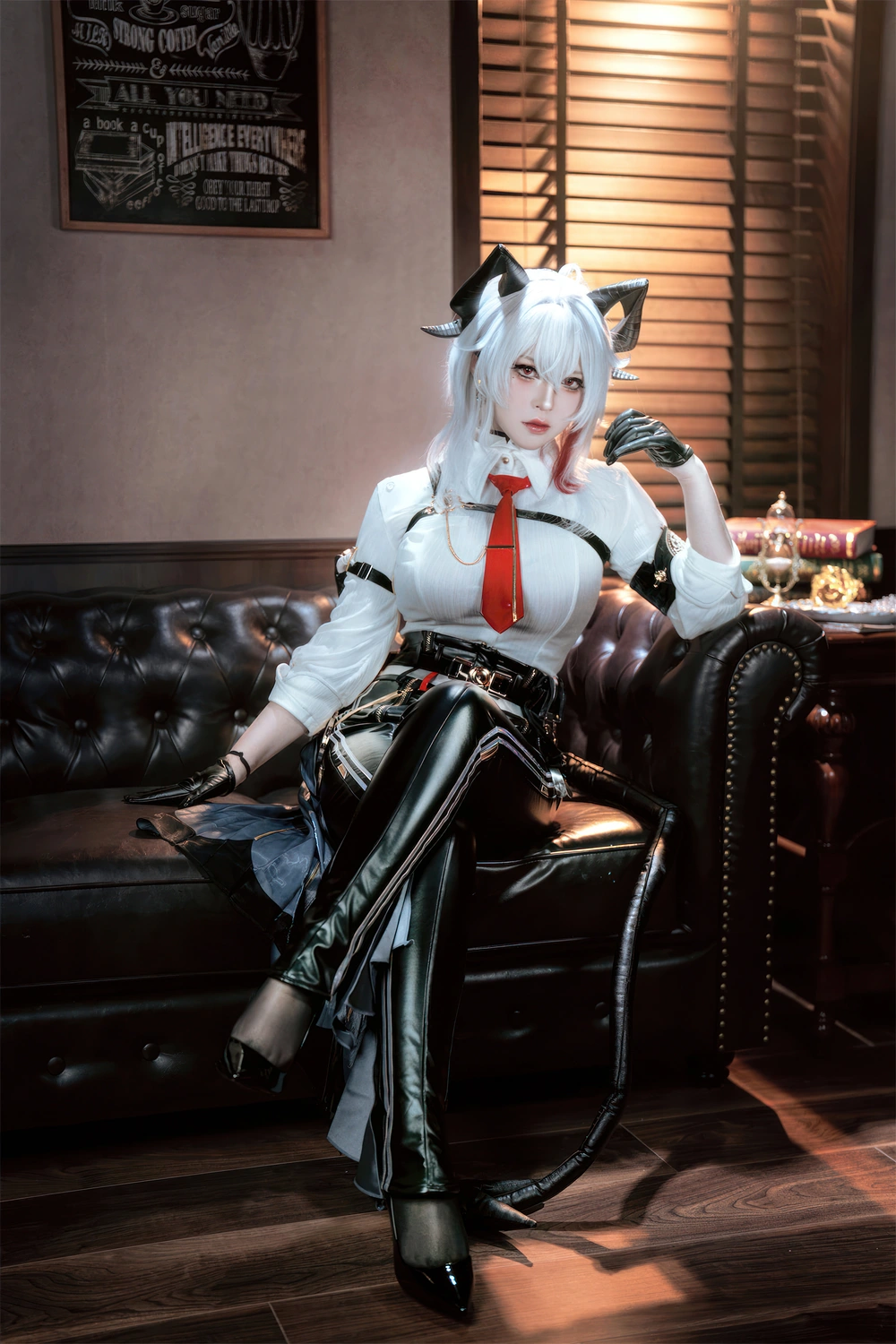 Cosplay 半半子Banbanko – 鸣潮 赞妮